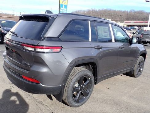 New 2025 Jeep Grand Cherokee Limited w/ Black Appearance Package image 7