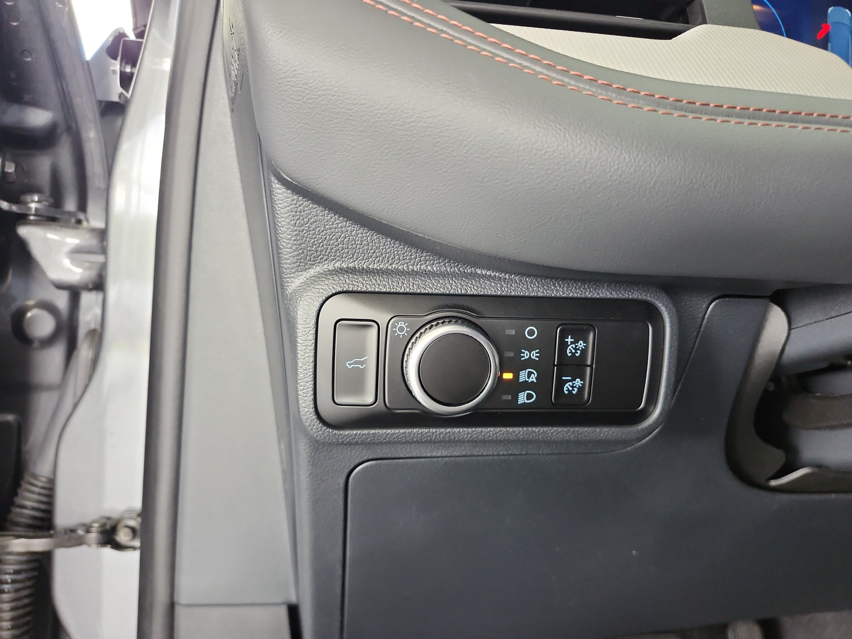 Used 2025 Ford Explorer Active RWD image 14