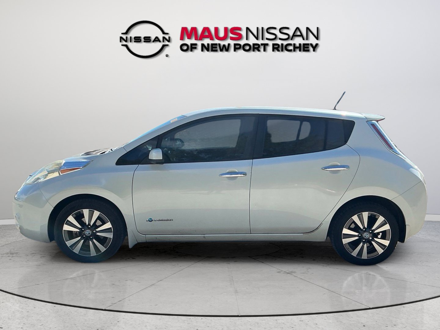 Used 2013 Nissan Leaf SL w/ Premium Pkg FWD image 5