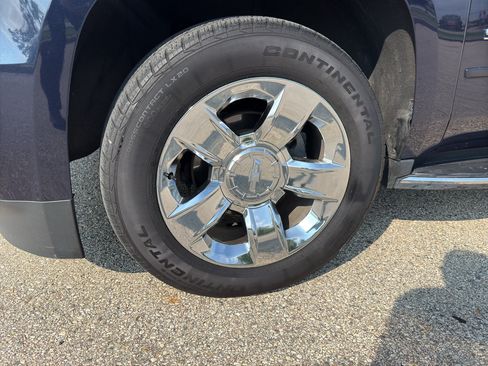 Used 2019 Chevrolet Suburban Premier AWD/4WD image 8