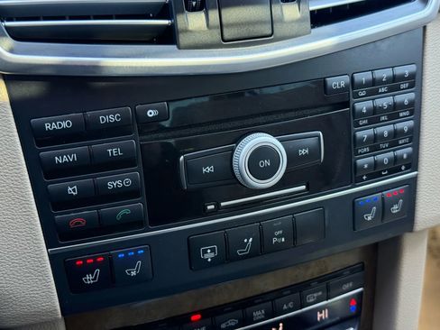 Used 2011 Mercedes-Benz E 550 Sedan image 37