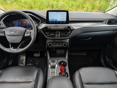 Used 2022 Ford Escape Titanium w/ Class II Trailer Tow Package AWD/4WD image 10