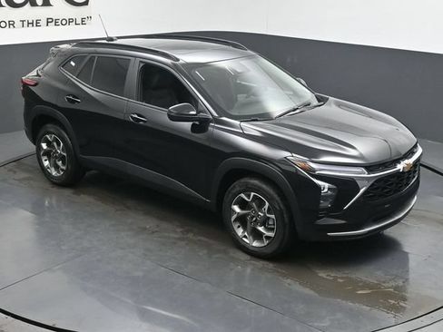 New 2026 Chevrolet Trax LT w/ Sunroof Package FWD image 26