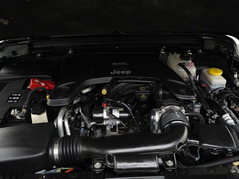 Used 2021 Jeep Wrangler Sport AWD/4WD image 28
