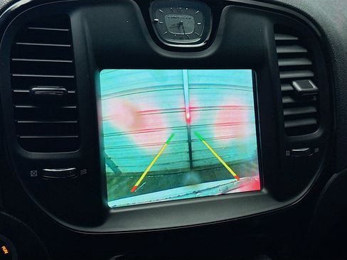 Used 2017 Chrysler 300 S image 9