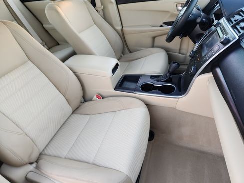Used 2015 Toyota Camry LE image 18