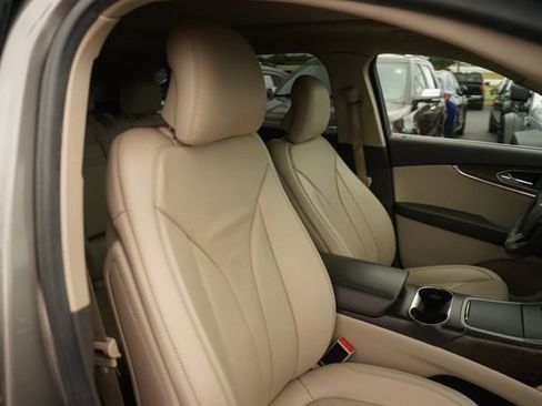 Used 2016 Lincoln MKX Reserve w/ Technology Package FWD image 20
