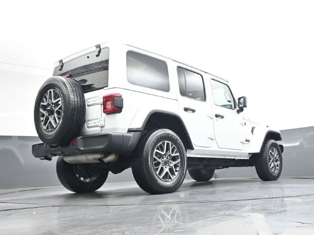 Used 2025 Jeep Wrangler Unlimited Sahara AWD/4WD image 33