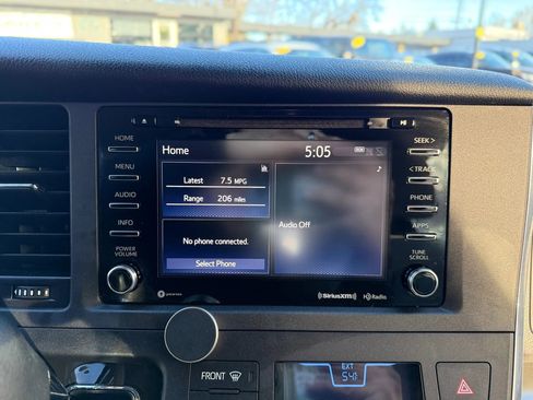 Used 2018 Toyota Sienna LE image 30