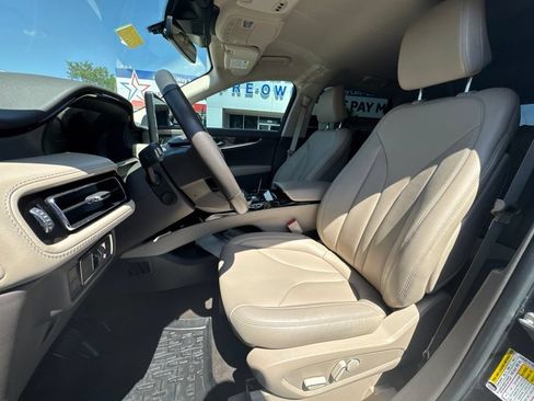 Used 2023 Lincoln Nautilus AWD w/ Premium Package image 14