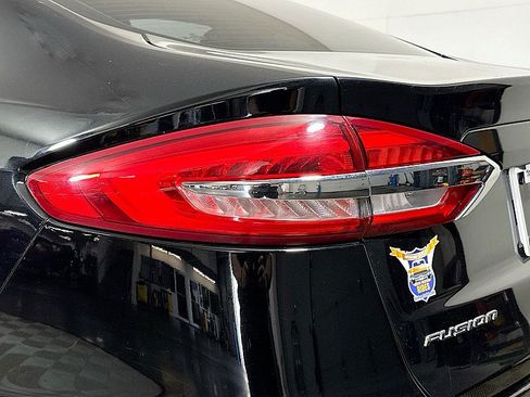 Used 2020 Ford Fusion SE AWD/4WD image 23