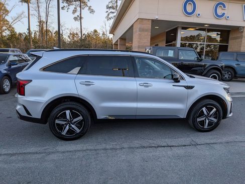 Used 2021 Kia Sorento S w/ Panoramic Sunroof Package image 3
