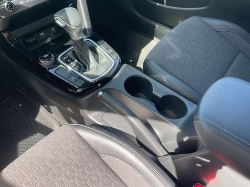 Used 2025 Kia Seltos S image 41