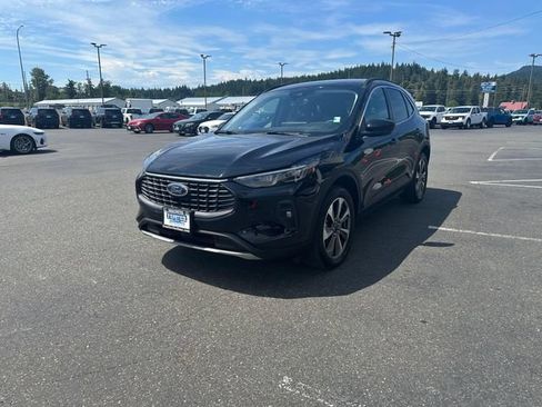 Certified 2025 Ford Escape Platinum AWD/4WD image 6