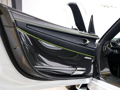 Used 2015 Porsche 918 Spyder image 39