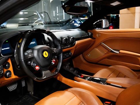 Used 2014 Ferrari F12 Berlinetta RWD image 17