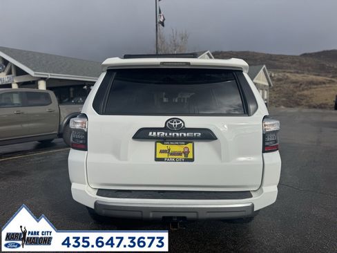 Used 2022 Toyota 4Runner TRD Off-Road Premium image 4