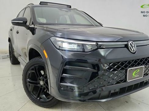 Used 2025 Volkswagen Tiguan SE R-Line AWD/4WD image 1