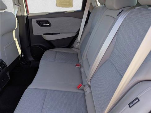 Used 2022 Nissan Rogue SV image 19