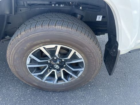 Used 2022 Toyota Tacoma TRD Sport w/ Technology Package AWD/4WD image 11