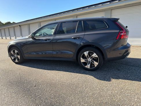 Used 2023 Volvo V60 B5 Cross Country Plus w/ Climate Package AWD/4WD image 2