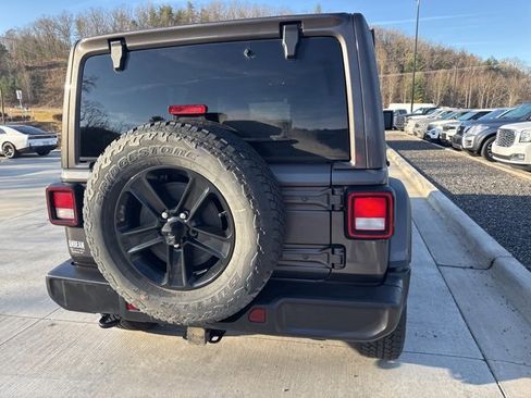 Used 2022 Jeep Wrangler Unlimited Sahara w/ Cold Weather Group image 6