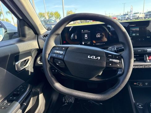 Used 2025 Kia K4 LXS image 21