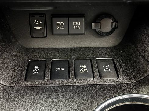 Used 2019 Toyota Highlander XLE w/ Protection Package #3 AWD/4WD image 24