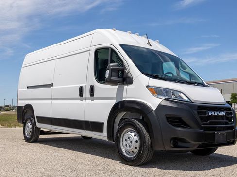 Used 2023 RAM ProMaster 2500 FWD image 1