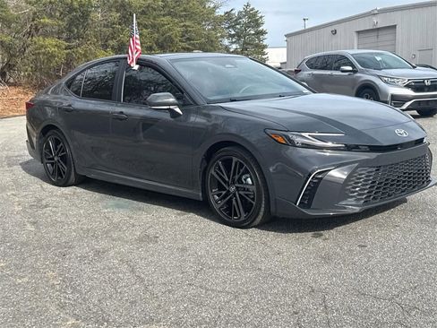 Used 2025 Toyota Camry XLE image 6