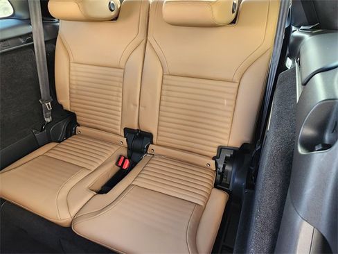 Used 2024 Land Rover Discovery Dynamic SE image 30