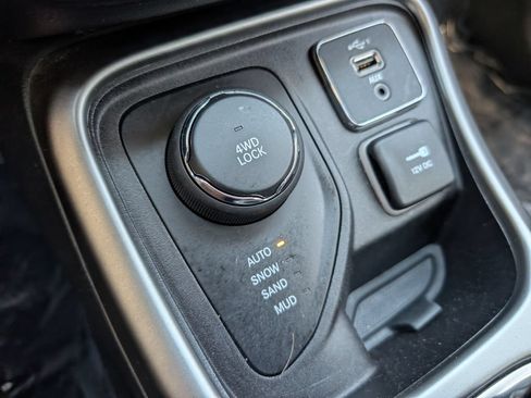 Used 2019 Jeep Compass Latitude AWD/4WD image 30
