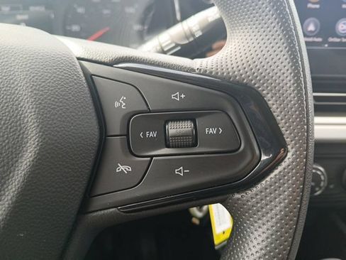 Used 2025 Chevrolet Trax LS w/ LS Convenience Package FWD image 25