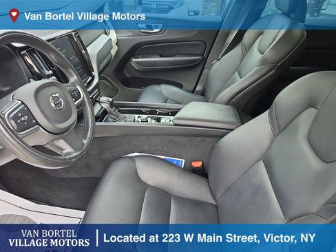 Used 2020 Volvo XC60 T5 Momentum w/ Protection Package Premier AWD/4WD image 10