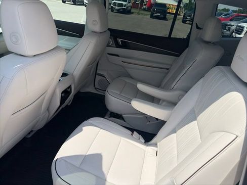 New 2026 Buick Enclave Avenir w/ Super Cruise Package FWD image 11