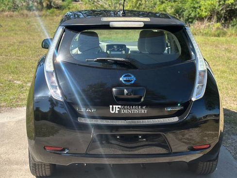 Used 2011 Nissan Leaf SL image 9