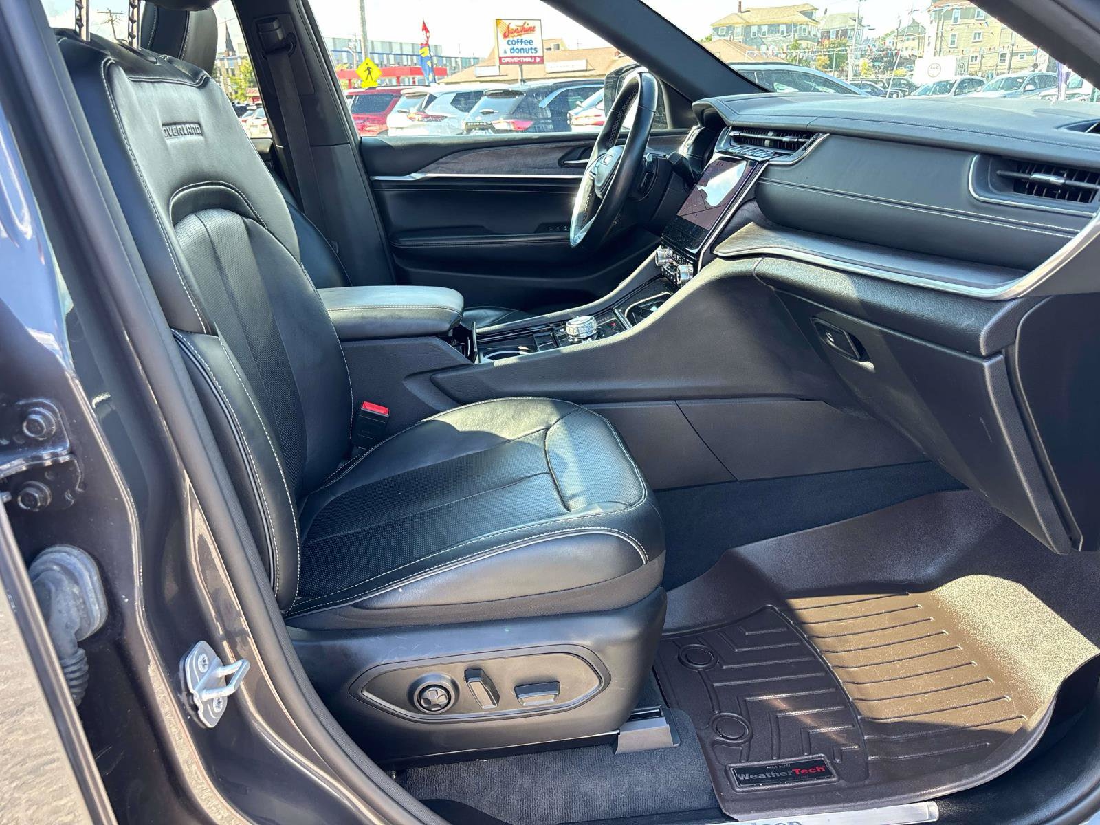 Used 2022 Jeep Grand Cherokee Overland AWD/4WD image 19