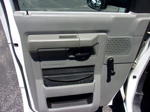 Used 2014 Ford E-350 and Econoline 350 Super Duty image 10