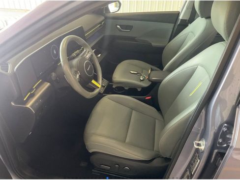 Used 2024 Hyundai Kona Limited FWD image 5