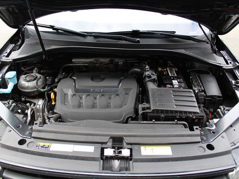 Used 2022 Volkswagen Tiguan SE R-Line image 32