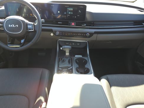 New 2026 Kia Carnival EX image 15