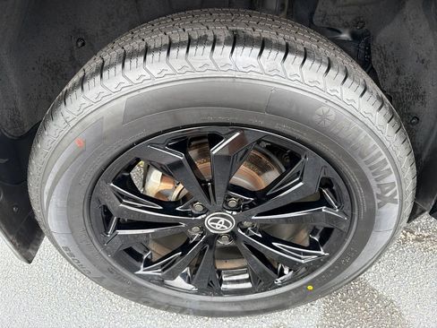 Used 2022 Toyota RAV4 XSE AWD/4WD image 17