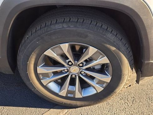 Used 2025 Chevrolet Equinox LT image 20