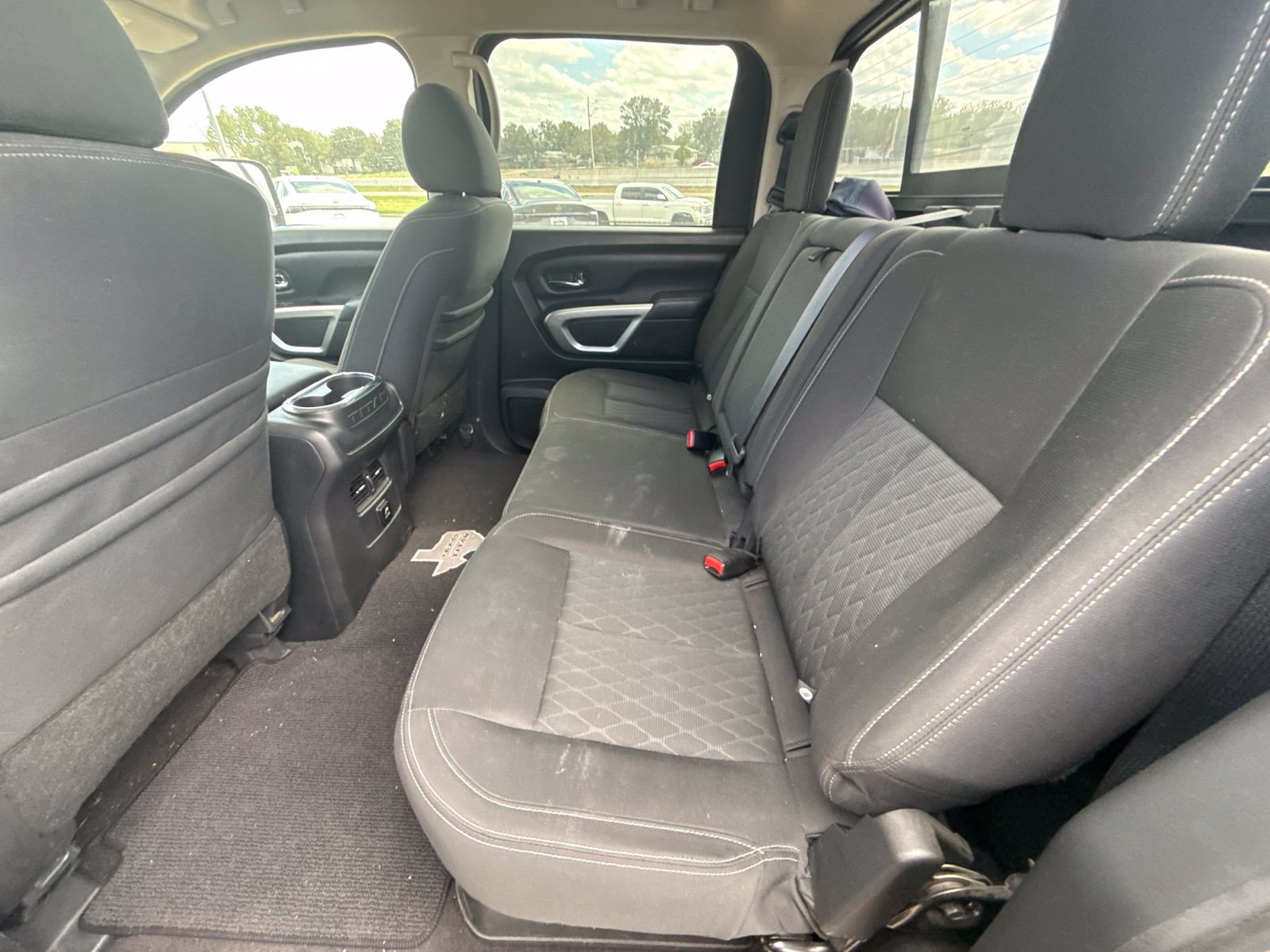 Used 2017 Nissan Titan SV RWD image 7