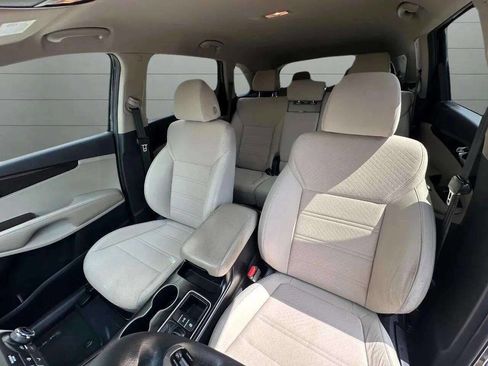 Used 2020 Kia Sorento LX image 23