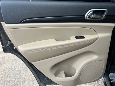 Used 2022 Jeep Grand Cherokee Laredo E image 15