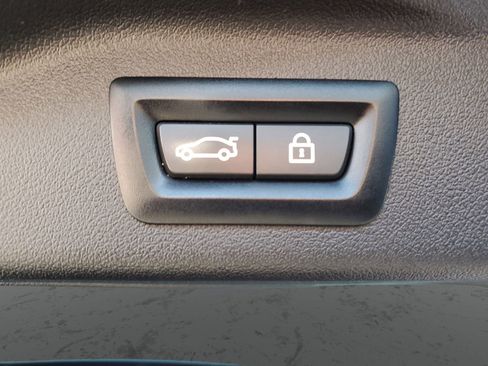 Used 2021 BMW X7 M50i image 10