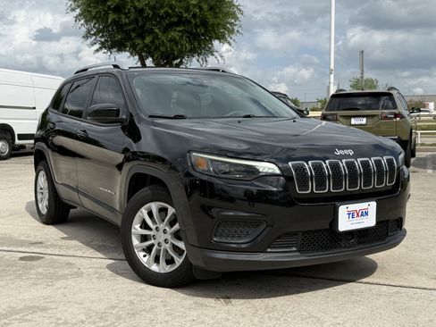 Used 2021 Jeep Cherokee Latitude image 2