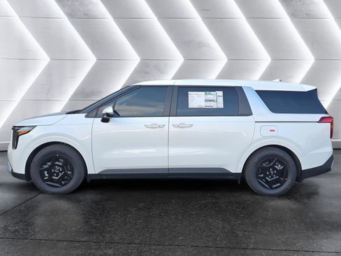 New 2026 Kia Carnival FWD image 2