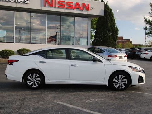 Certified 2025 Nissan Altima 2.5 S FWD image 9